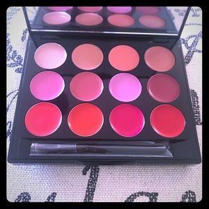 ISH lip palette from FFF 😍 1 hour sale!